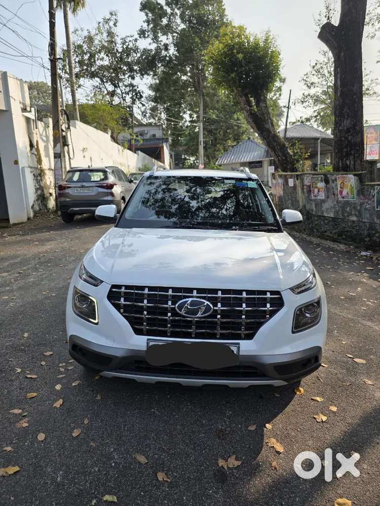 Well Maintained Hyundai Venue 2022 Turbo Petrol Under Company Warranty