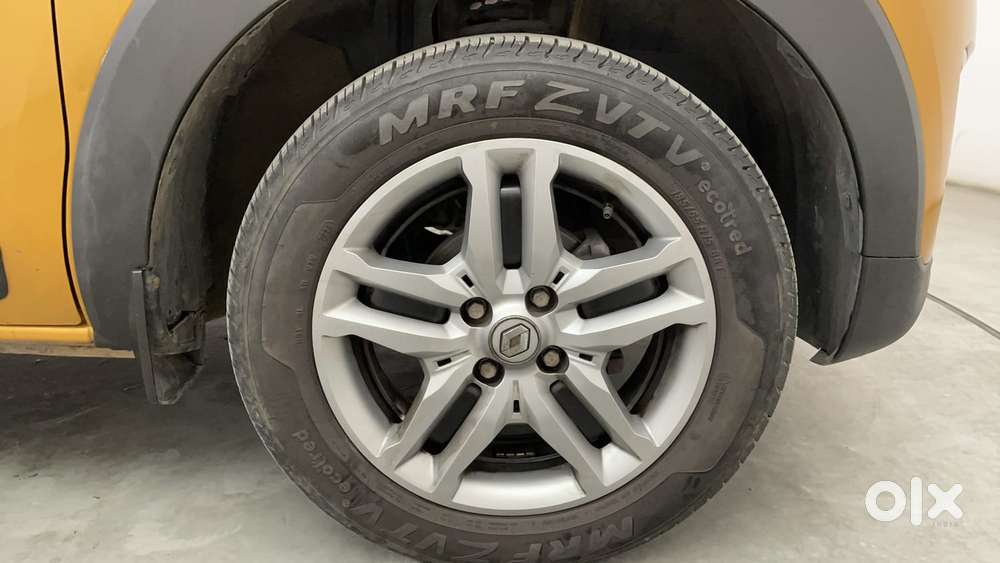 Renault Triber Rxz, 2023, Petrol