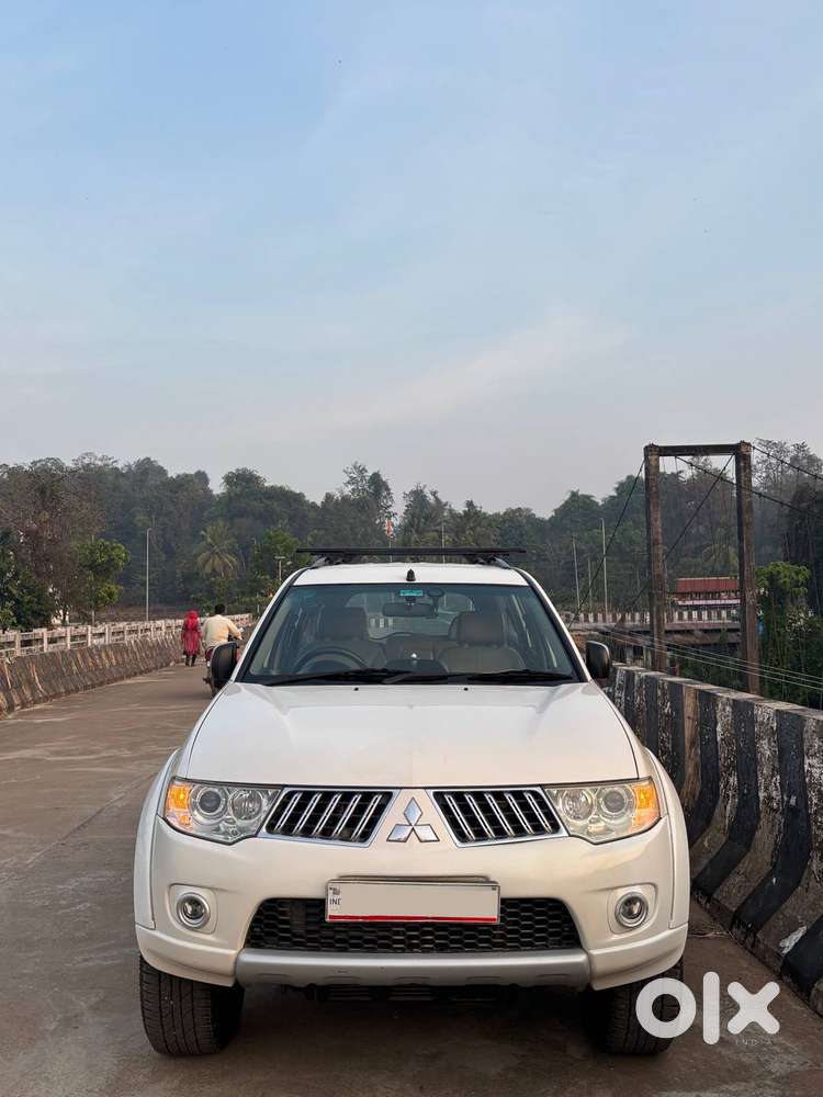 Mitbuishi Pajero Sports