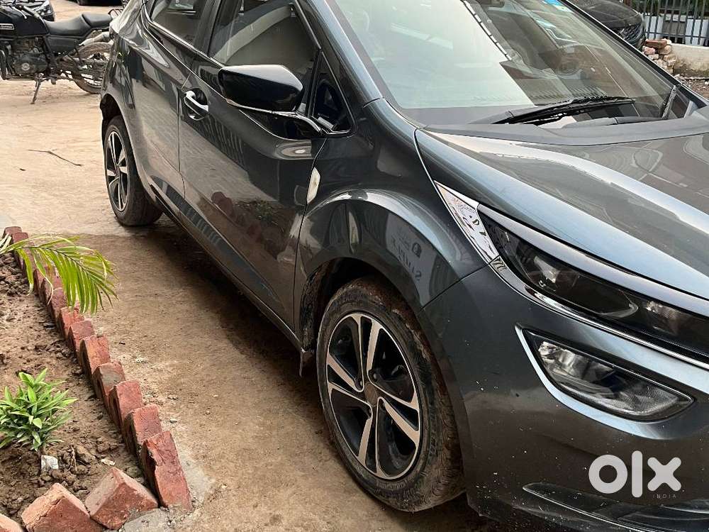 Selling My 2022 Tata Altroz Xza+ Dca – Top Model Automatic (petrol).