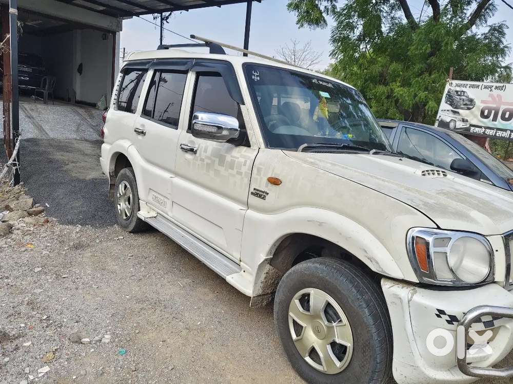 फर्स्ट ओनर टॉप कंडीशन गाड़ी रेड फाइनल है जिसको लेना है संपर्क करें