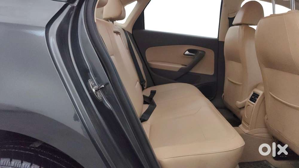 Volkswagen Vento 1.6 Highline, 2016, Petrol