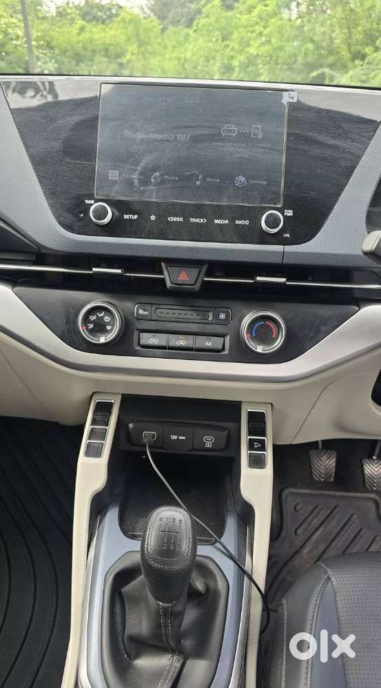 Kia Carens G 1.5 6mt Premium (o) 7-seater, 2024, Petrol