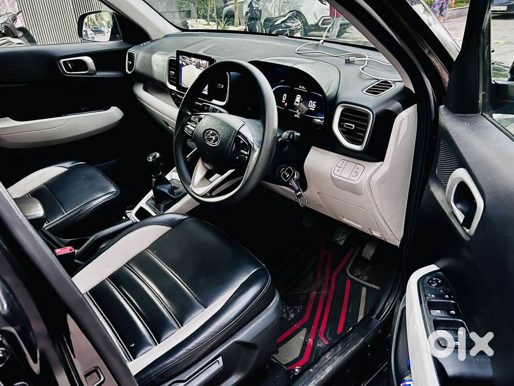 Hyundai Venue 1.2 S (o), 2024, Petrol