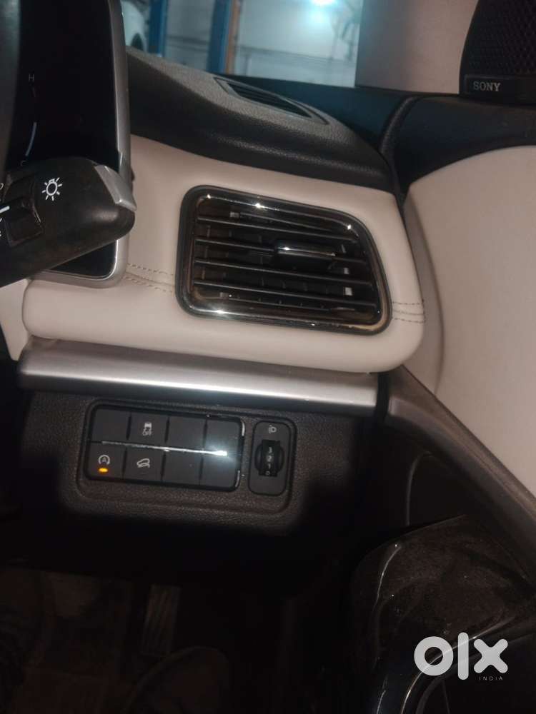 Mahindra Xuv700 Petrol 2025