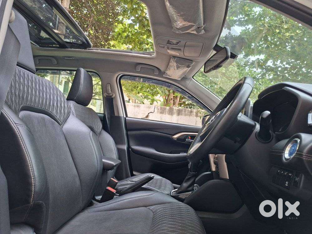 Maruti Suzuki Grand Vitara 1.5 Alpha Plus Dual Tone Intelligent Hybr..