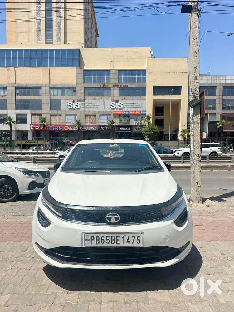 Tata Altroz 2023 Cng & Petrol Well Maintained