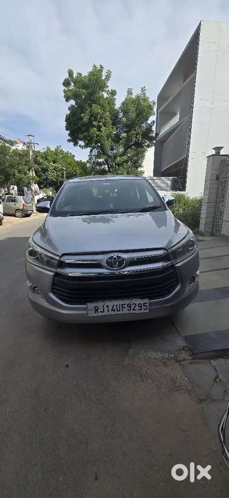Toyota Innova Crysta 2.4 V 2018