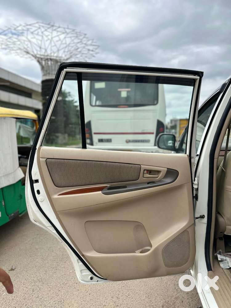 Toyota Innova 2.5 G (diesel) 8 Seater, 2006, Diesel