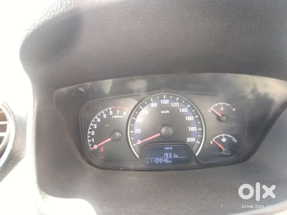 Hyundai Xcent 2016 (price 3,50,000)