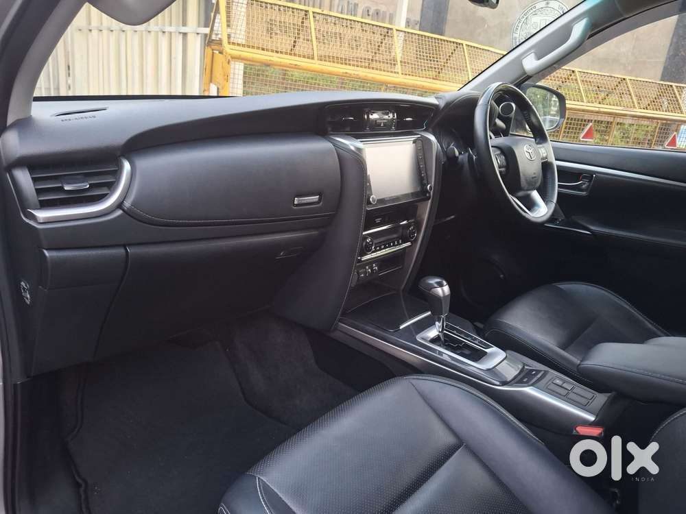 Toyota Fortuner [2021-ongoing] 2.7 2wd Petrol At, 2023, Petrol
