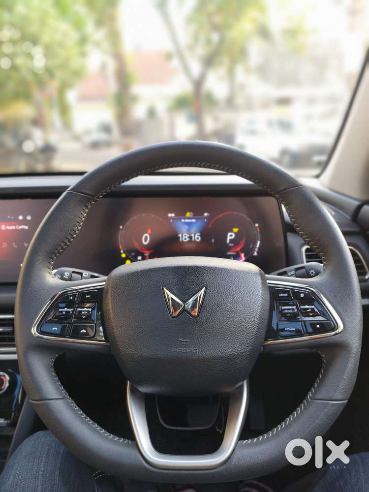 Mahindra Xuv700 2.2 Ax 7 Diesel At Str, 2025, Diesel