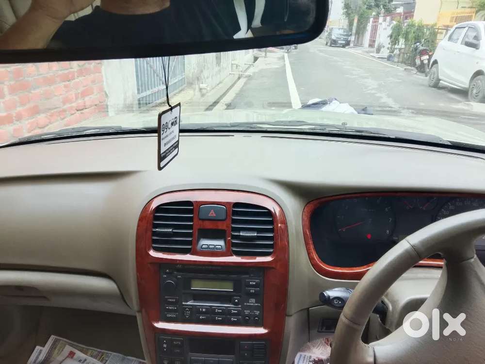 लक्जरी कार लोग  रुक रुक के मुड़ मुड़ 
के न देखे तो पैसे वापिस