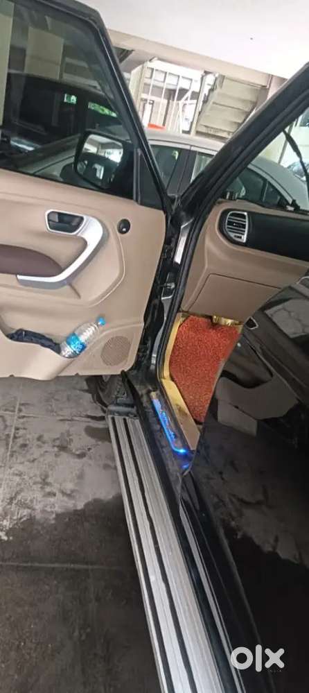 Mahendra Tuv 300