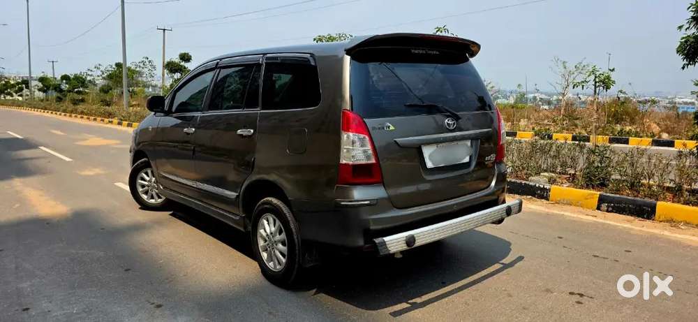 Toyota Innova 2012
