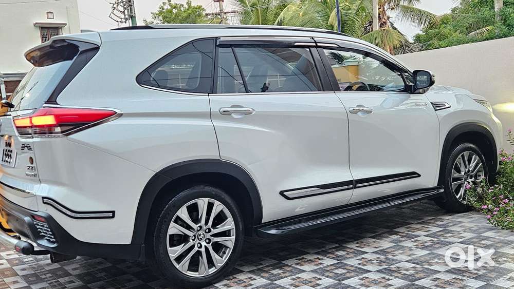 Toyota Innova Hycross 2.0 Zx (o) Hybrid 7 Str, 2024, Petrol