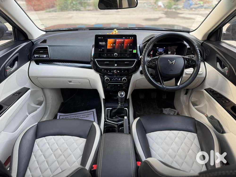 Mahindra Xuv 3xo Ax5 Pm Mt, 2024, Petrol