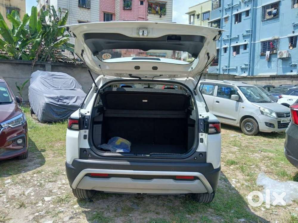 Maruti Suzuki Brezza 1.5 Zxi Smart Hybrid, 2023, Petrol