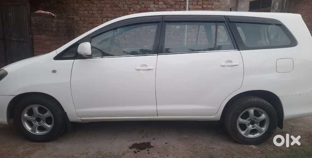 Innova Car 2011 Model
