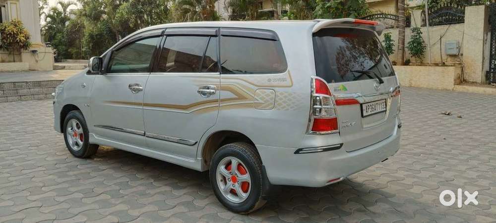 Toyota Innova 2.5 G (diesel) 8 Seater Bs Iv, 2012, Diesel