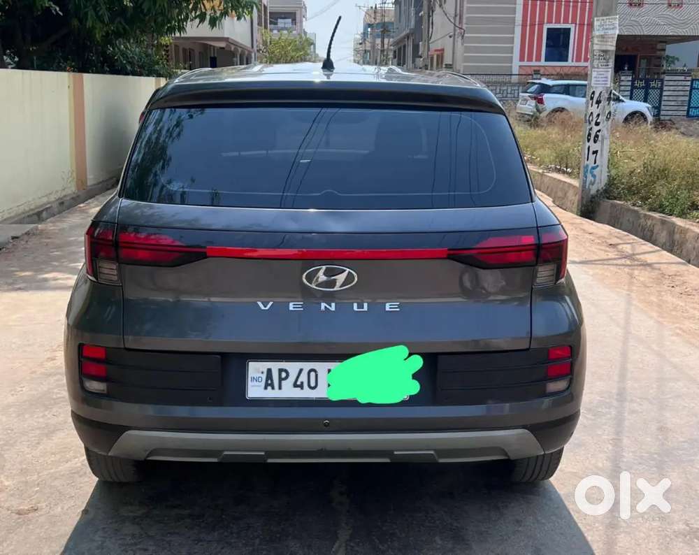 Hyundai Venue 2023 Petrol Well Maintained