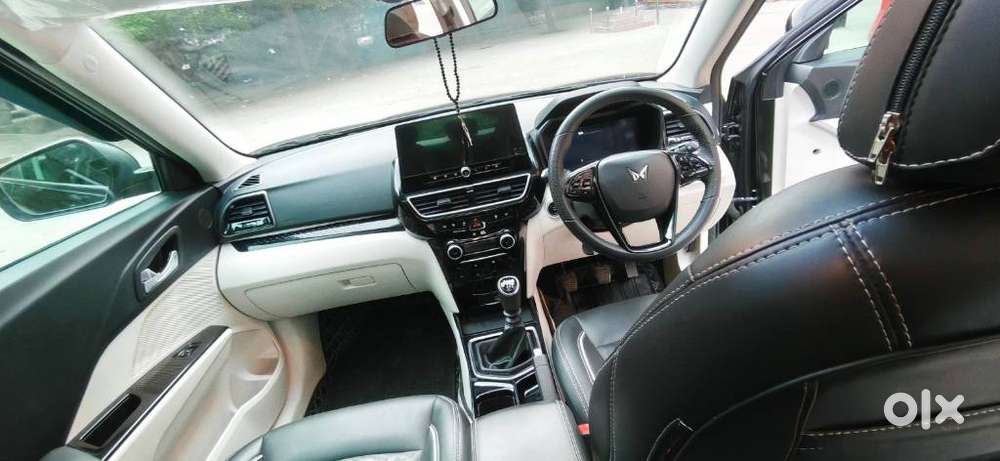 Mahindra Xuv 3xo Ax5 Pm Mt, 2024, Petrol