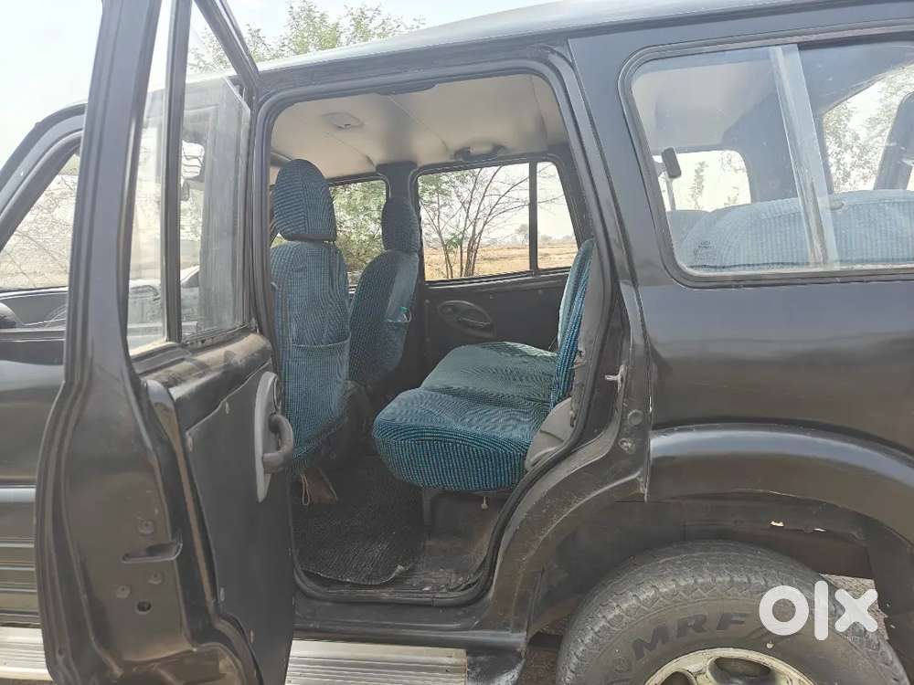 Mahindra Scorpio Black Colour