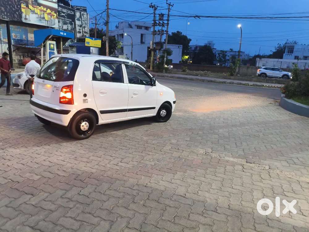 Santro White Scratch Less .