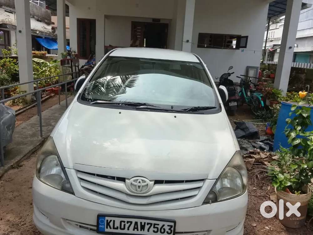 Toyota Innova Hycross 2.0 G-slf 2005