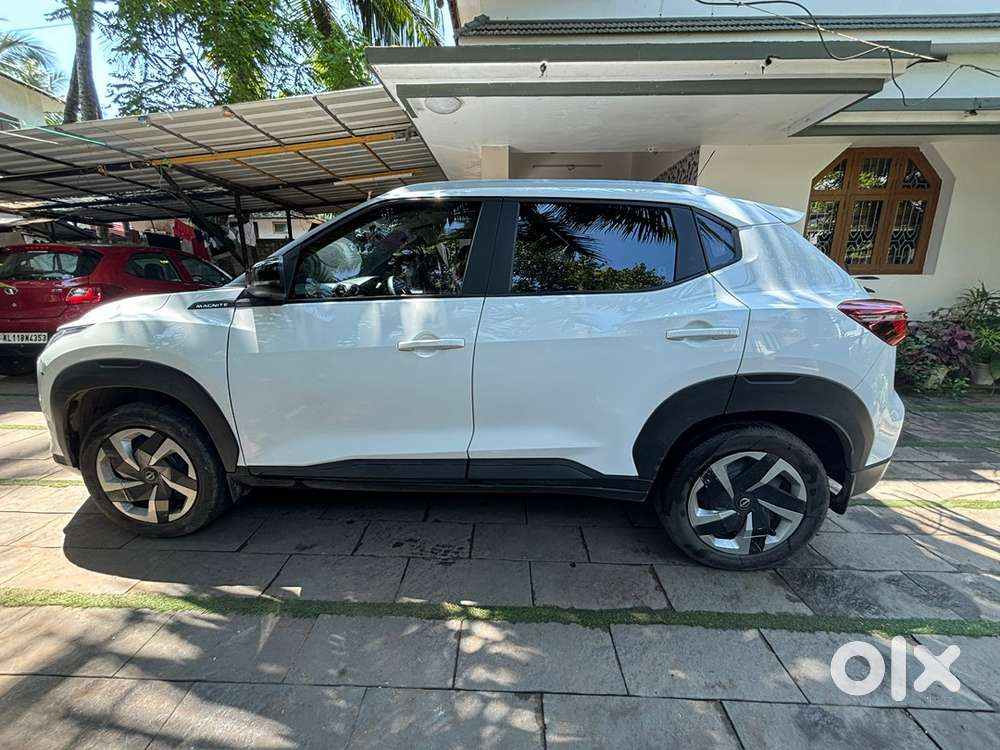 Nissan Magnite Petrol 21