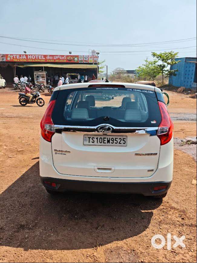 Mahindra Marazzo M8 - 8 Str