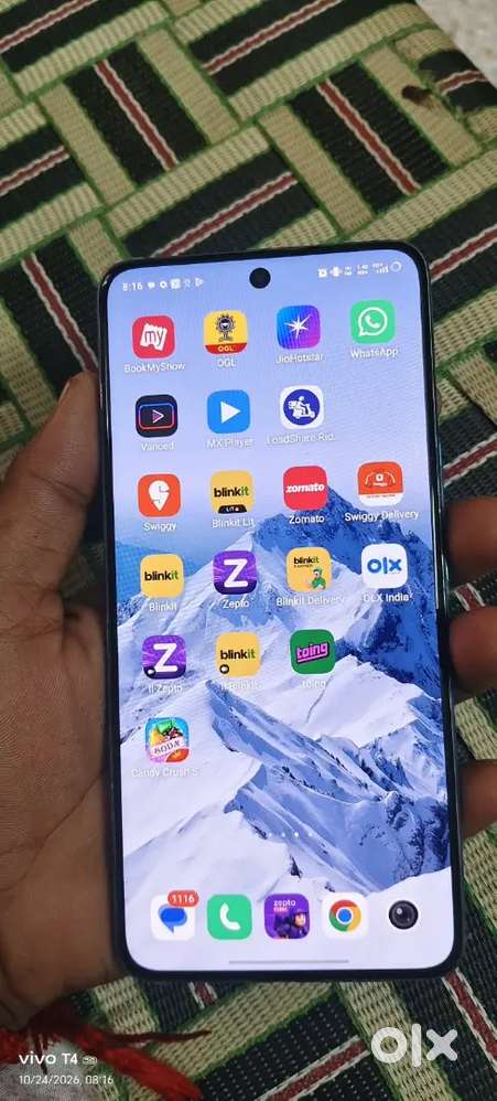 IQ00z10r new phone hai with bill box 4 month old phone koi kharab nhii ...