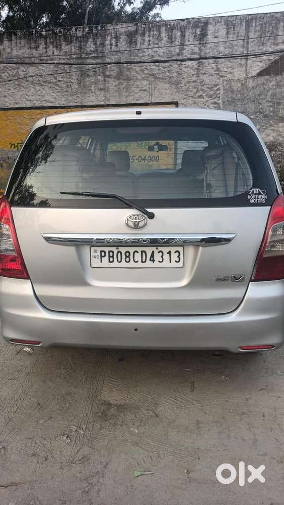 Toyota Innova 2012