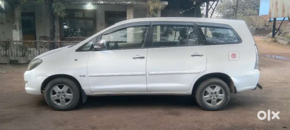 Innova 1st Owner Top Model Roof Ac Alloywheel 15 Ka Average No Work