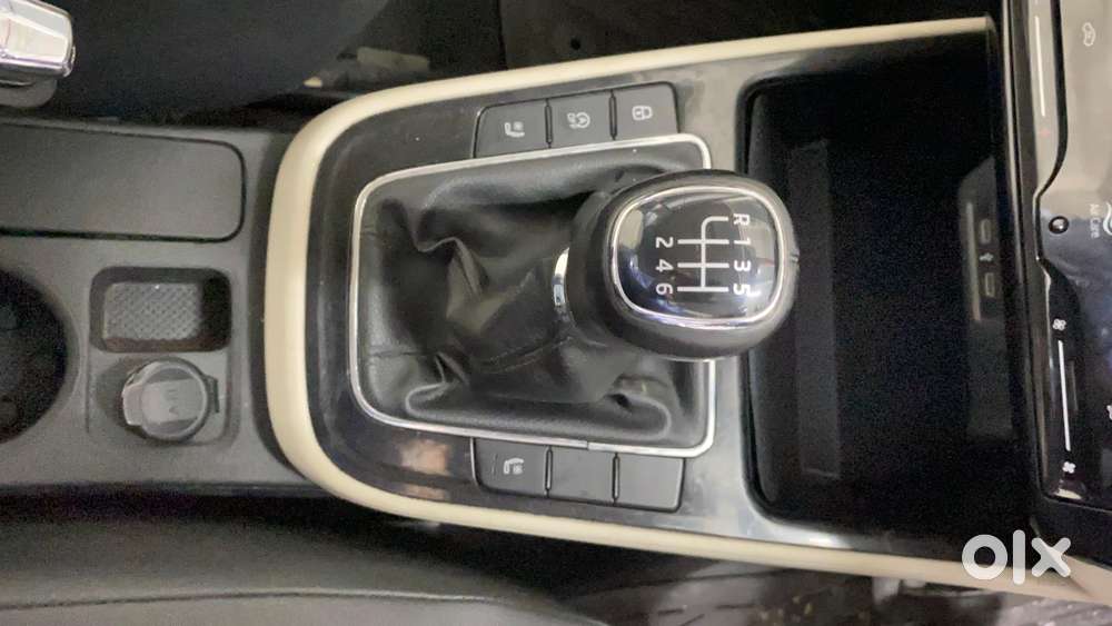 Skoda Slavia Style 1.0l Tsi Mt, 2023, Petrol