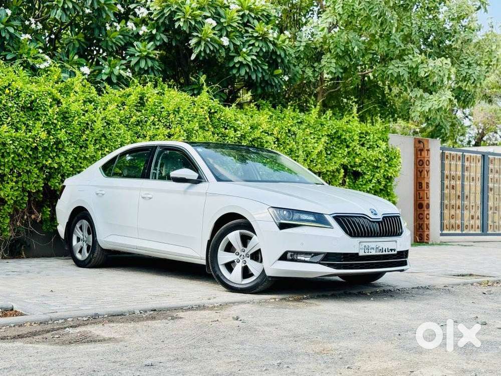 Skoda Superb Style 1.8 Tsi At, 2018, Petrol
