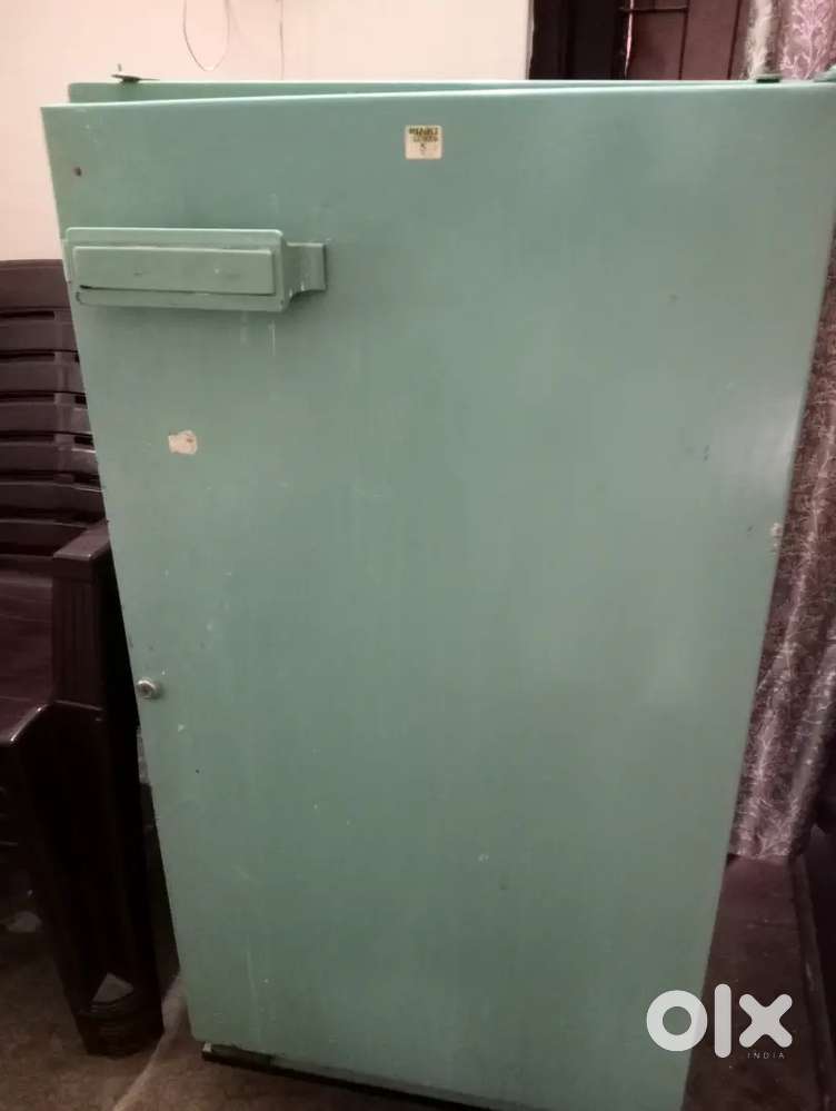 Vintage Single Door Refrigerator in Working Condition / Solid Body Fri