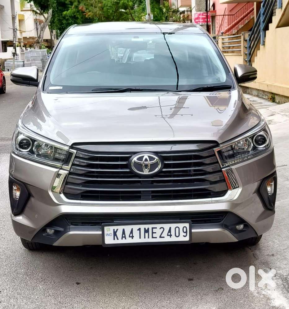 Toyota Innova Crysta 2.7 V, 2023, Petrol