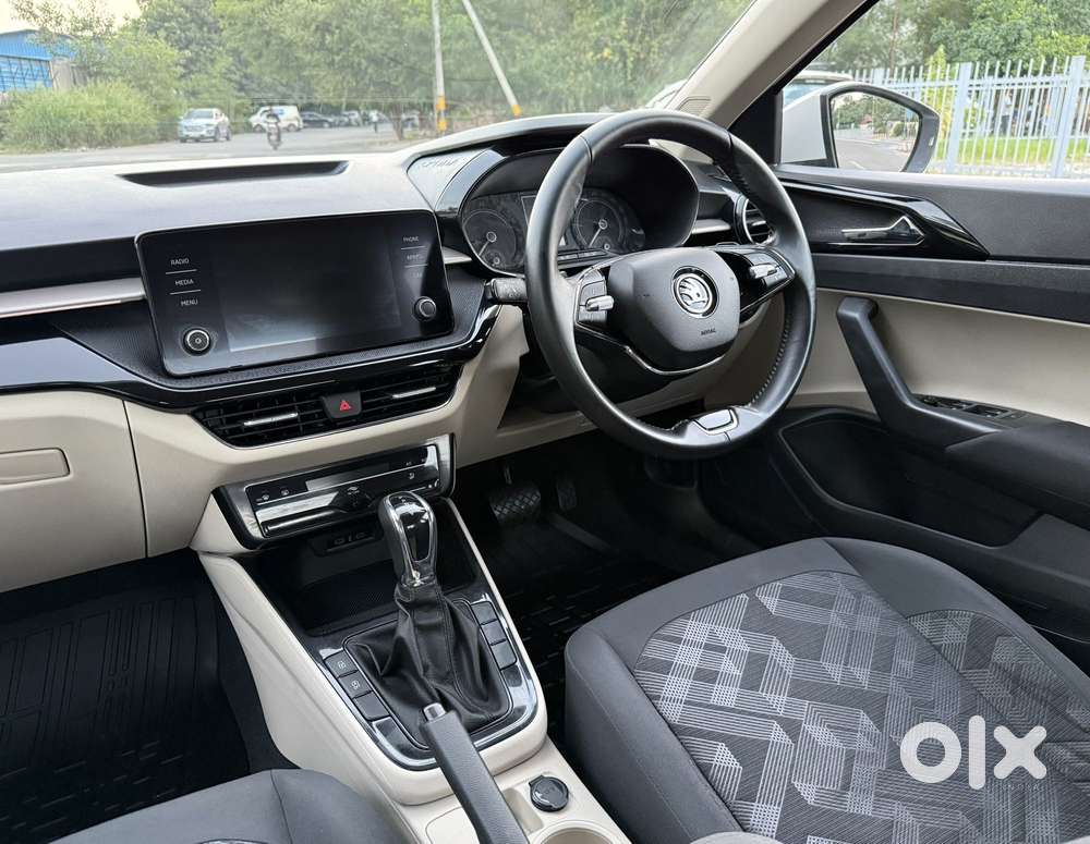 Skoda Slavia 1.0 Ambition Tsi At, 2022, Petrol