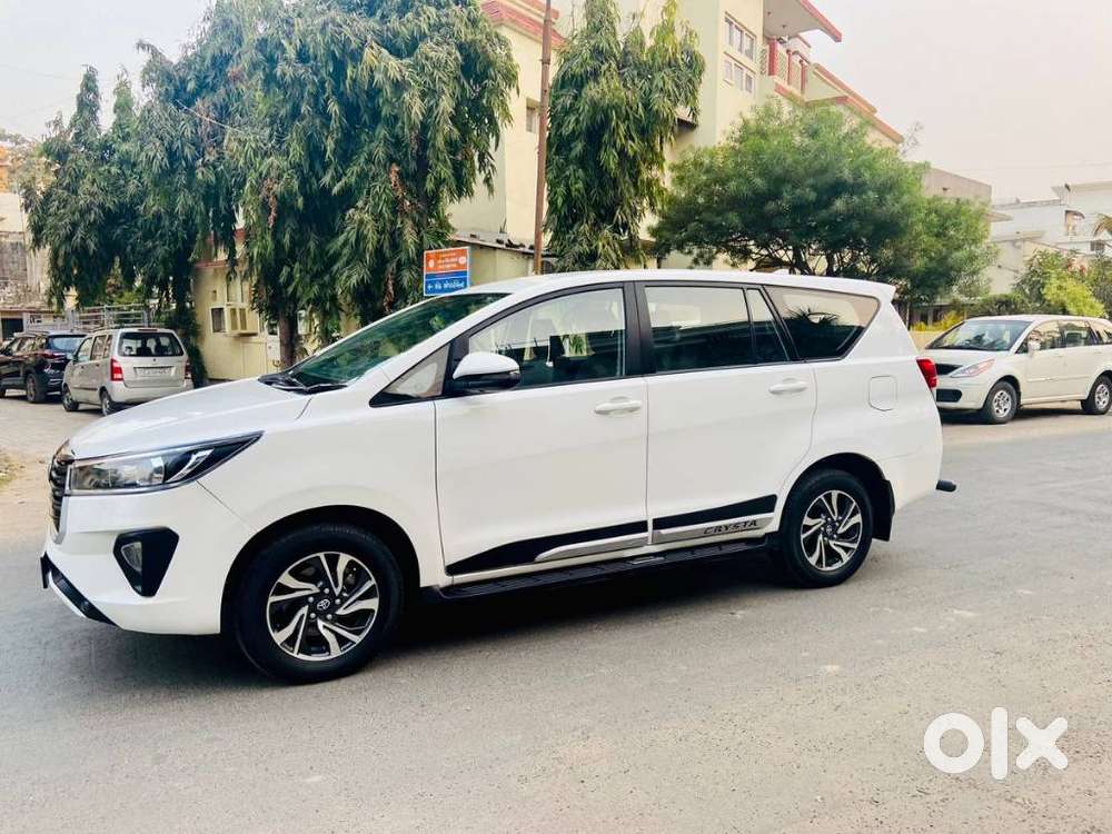 Toyota Innova Crysta 2.4 G Plus Mt 8 Str, 2022, Diesel