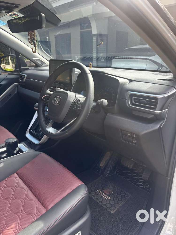 Toyota Innova Hycross, 2025, Petrol