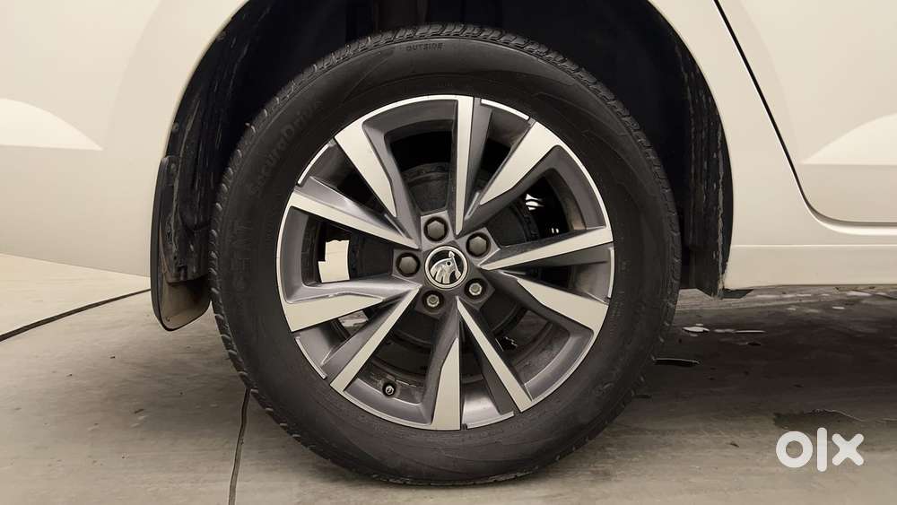 Skoda Slavia Style 1.0l Tsi Mt, 2023, Petrol