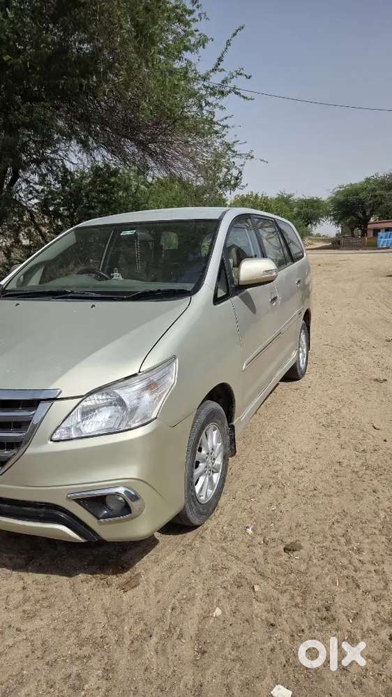 Toyota Innova 2012