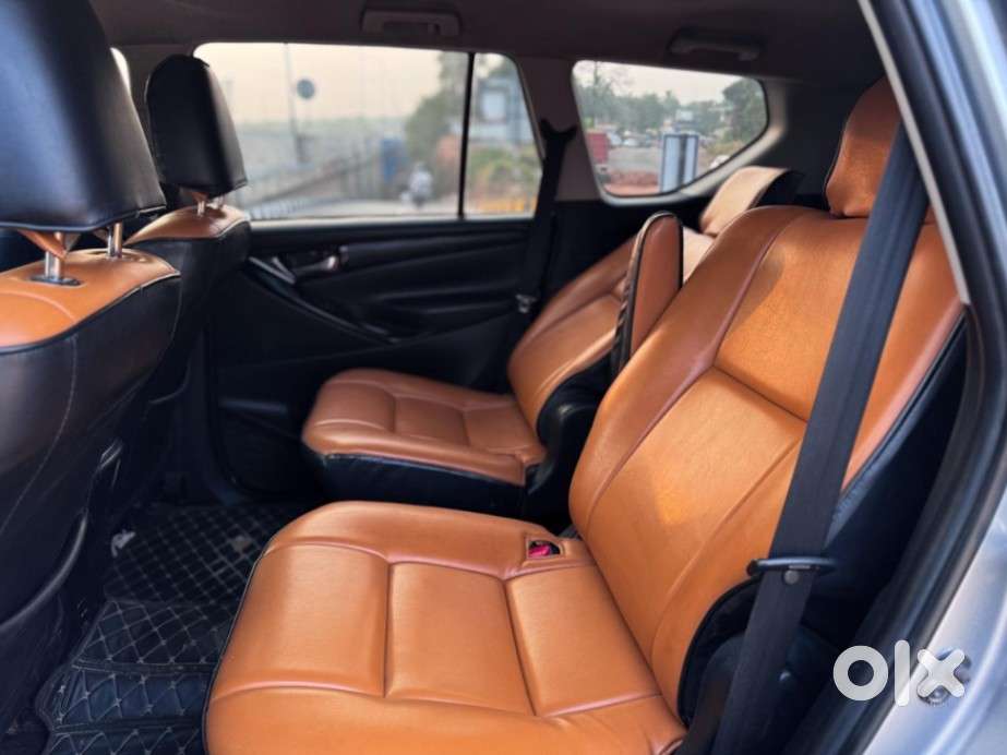 Toyota Innova Crysta 2.4 G Mt 7 Str, 2017