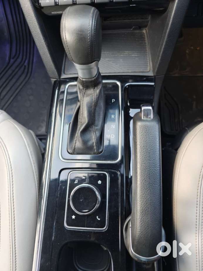 Mahindra Xuv700 2.0 Ax 7 Petrol At Str, 2023, Petrol