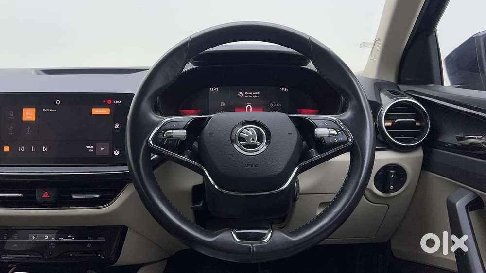 Skoda Slavia Style 1.0l Tsi Mt, 2023, Petrol