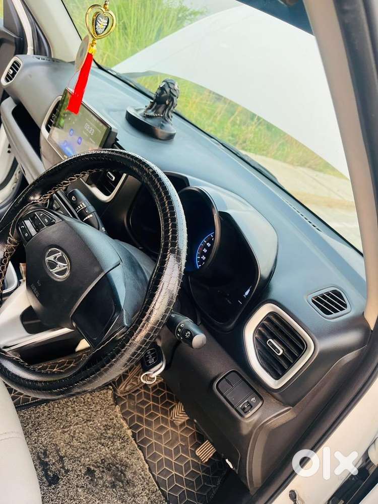 Hyundai Venue 2020 Petrol 74755 Km Driven