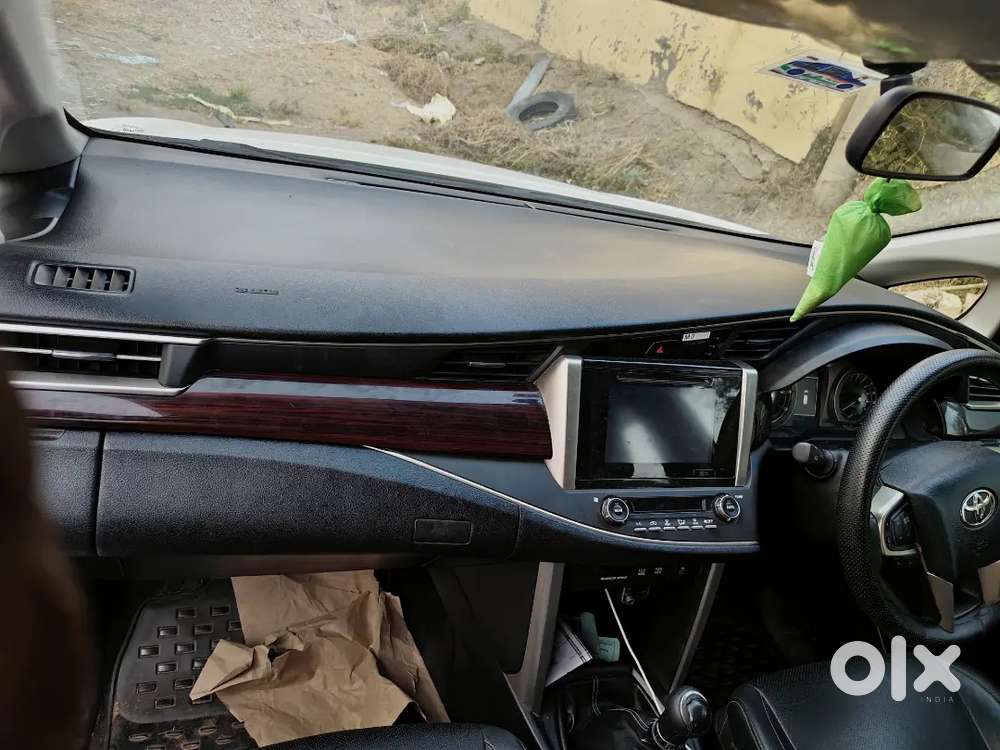 Toyota Innova Crysta Zx  Diesel Mt  Full Service History