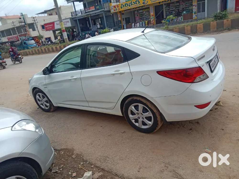 Hyundai Verna 2011