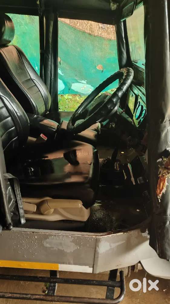 Mahindra Commander 7seater
